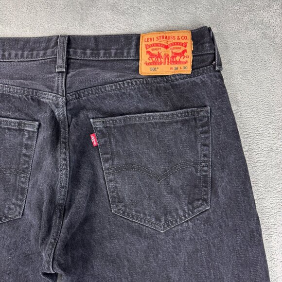 LEVIS 501xx Straight Leg Button Fly Mens Stone Wash Black Denim Jeans 36x30(28) - Picture 6 of 9